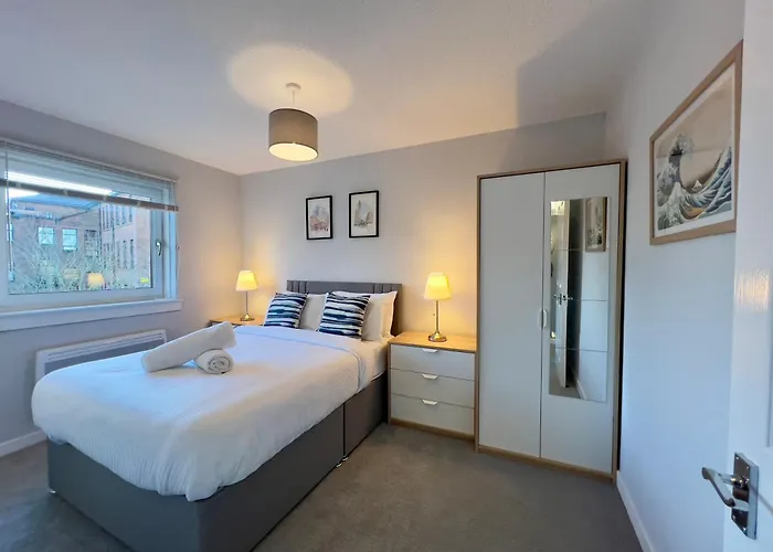 Chic & Cozy 2-bed Flat In - Free Parking *