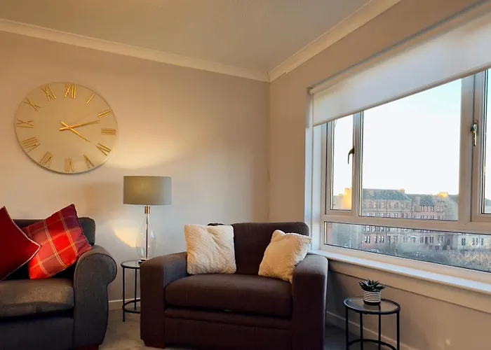 Chic & Cozy 2-bed Flat In - Free Parking Apartment