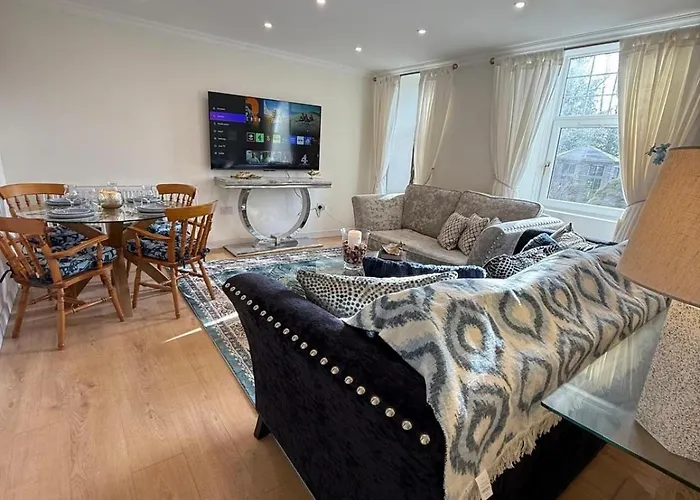 Away From In - Free Street Parking *