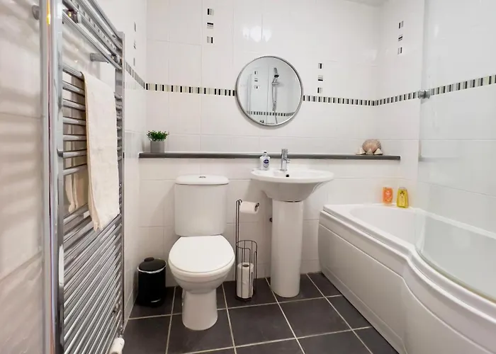 Sleek & Modern 2br - Easy Access To Centre * Glasgow