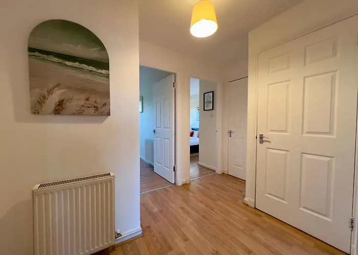 Sleek & Modern 2br - Easy Access To Centre