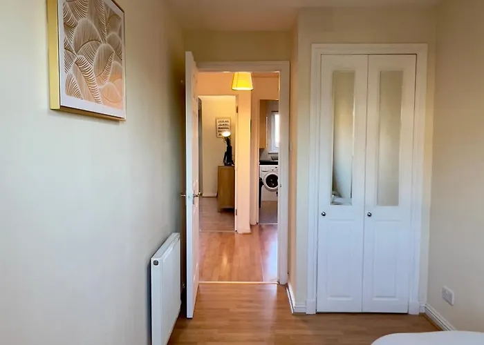 Sleek & Modern 2br - Easy Access To Centre