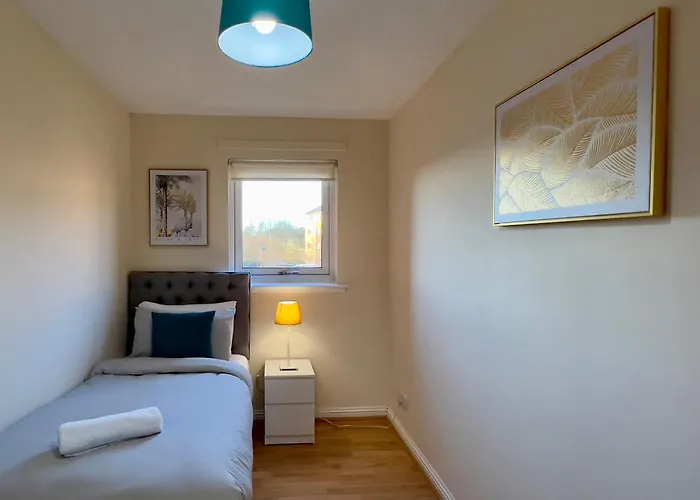 Sleek & Modern 2br - Easy Access To Centre