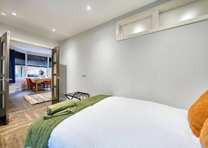 Spacious 4 Bedroom Near West End Appartamento Glasgow