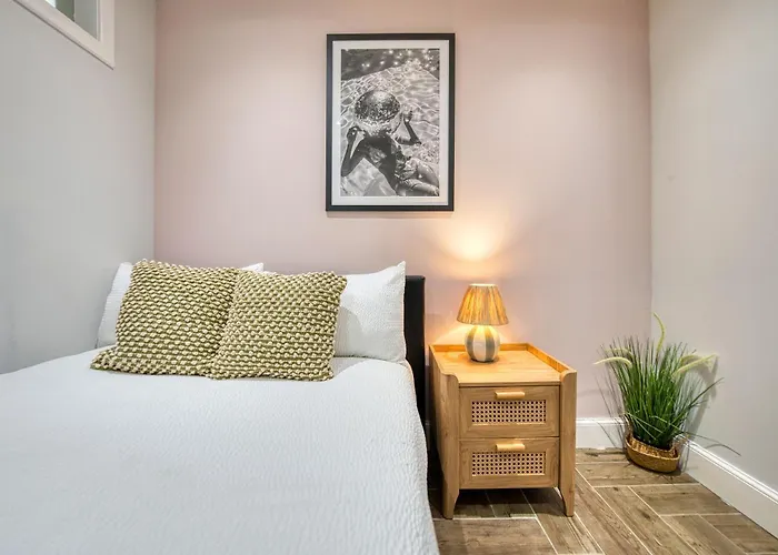 Spacious 4 Bedroom Near West End Glasgow