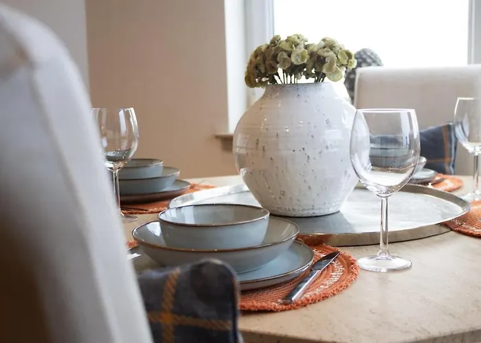 Apartamento - Large Stylish 2 Bed Flat In Unique Ibrox Location Walking Distance To Subway And Free On-street Parking *