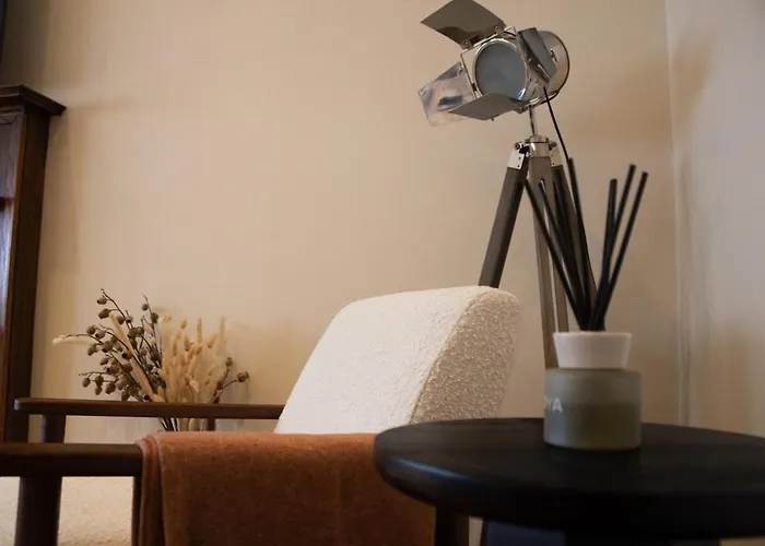 - Large Stylish 2 Bed Flat In Unique Ibrox Location Walking Distance To Subway And Free On-street Parking * Glasgow