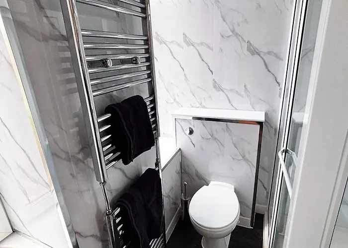 - Large Stylish 2 Bed Flat In Unique Ibrox Location Walking Distance To Subway And Free On-street Parking Appartamento *