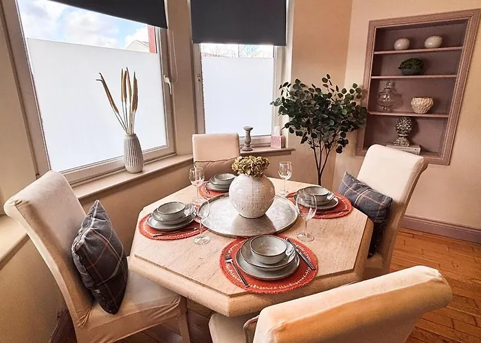 - Large Stylish 2 Bed Flat In Unique Ibrox Location Walking Distance To Subway And Free On-street Parking Glasgow