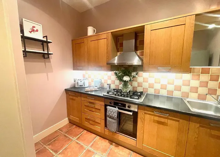 - Large Stylish 2 Bed Flat In Unique Ibrox Location Walking Distance To Subway And Free On-street Parking * Glasgow