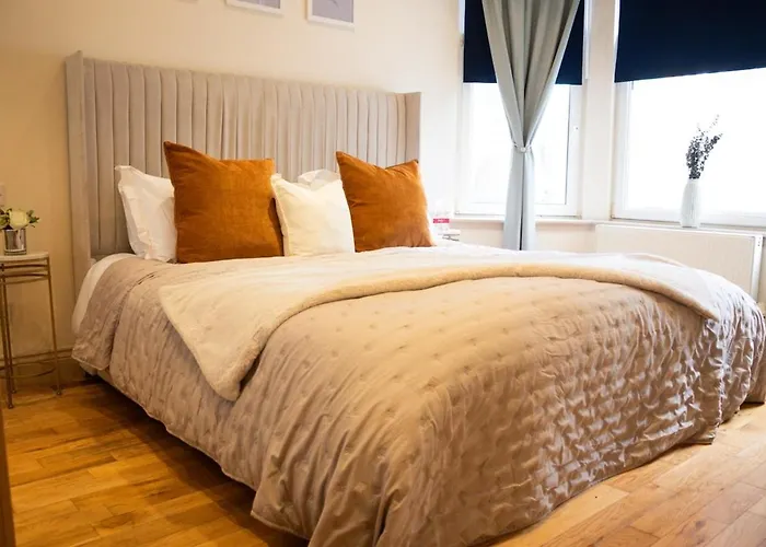 - Large Stylish 2 Bed Flat In Unique Ibrox Location Walking Distance To Subway And Free On-street Parking Appartamento