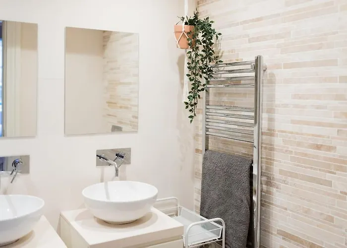 Elegant West End Flat In