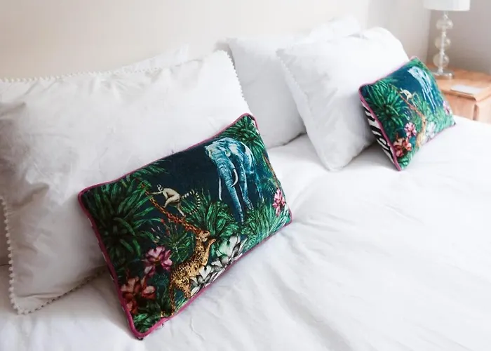 Elegant West End Flat In Apartman