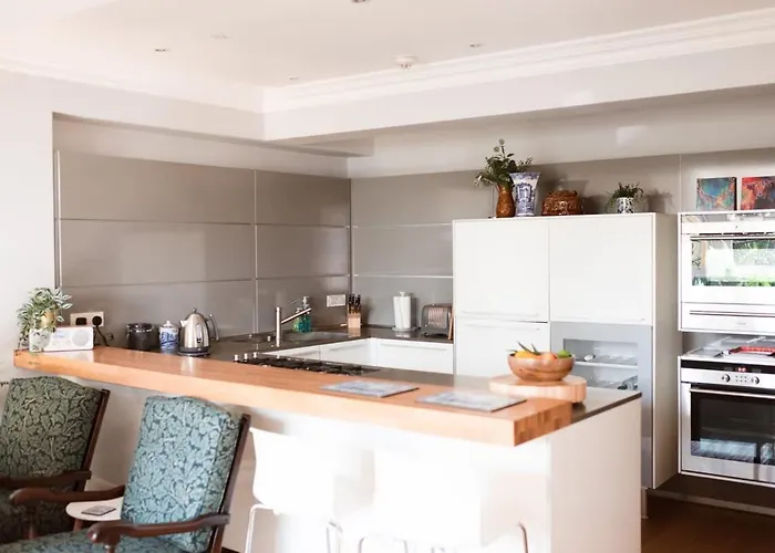 Elegant West End Flat In Appartamento *