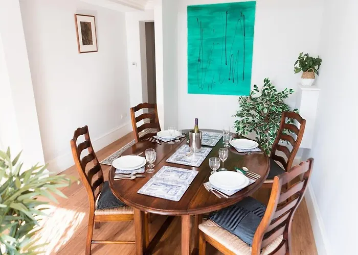 Elegant West End Flat In