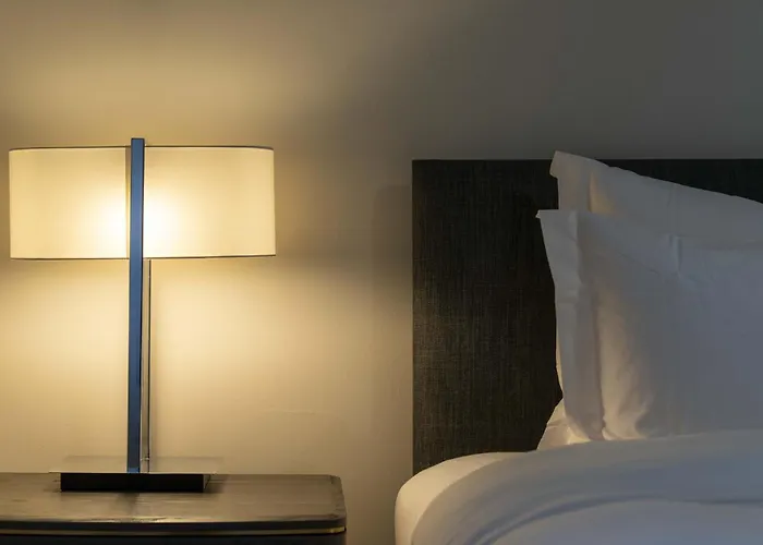 Large 4 Bed - Sleeps 8 - Perfect For Long - 30 Sec Walk To Subway - 5 Min Drive To Centre