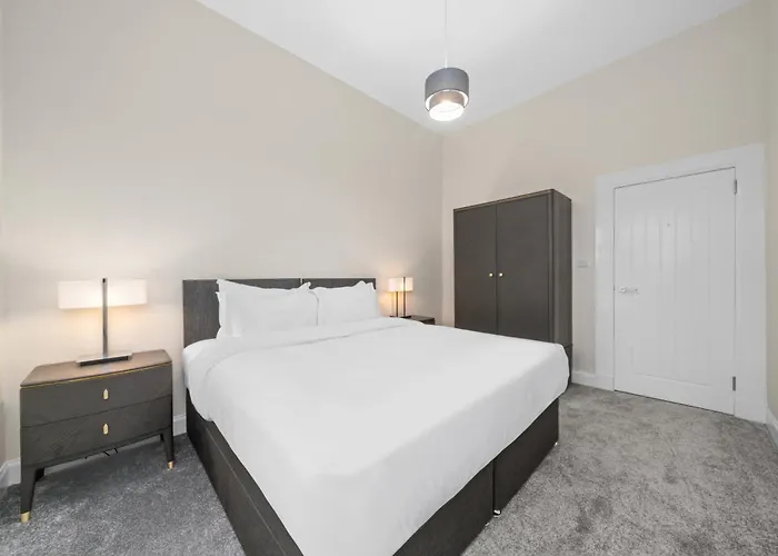 Lejlighed Large 4 Bed - Sleeps 8 - Perfect For Long - 30 Sec Walk To Subway - 5 Min Drive To Centre