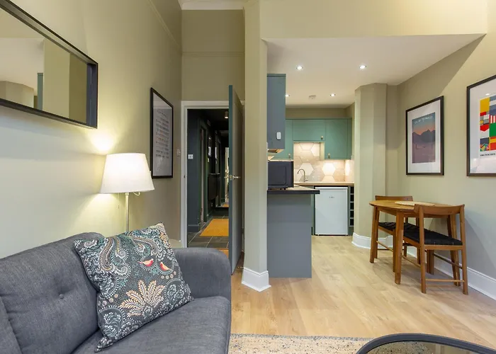 Apartment Quiet Centre, King & Sofa Bed