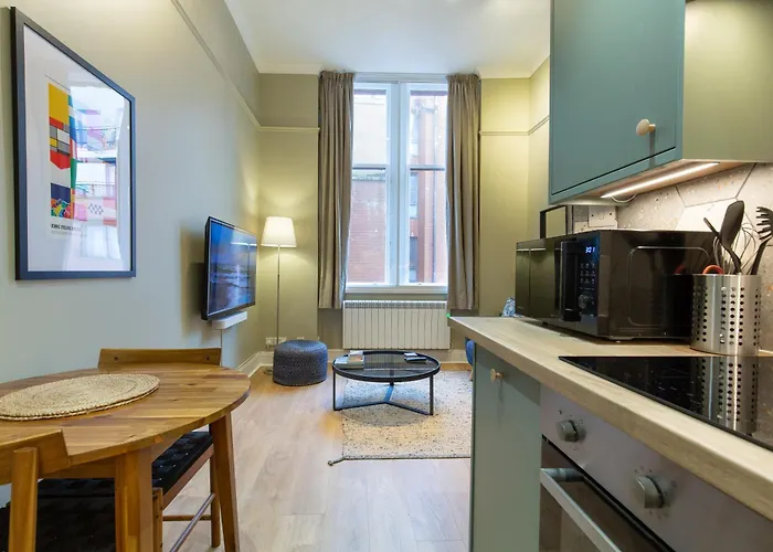 Quiet Centre, King & Sofa Bed *