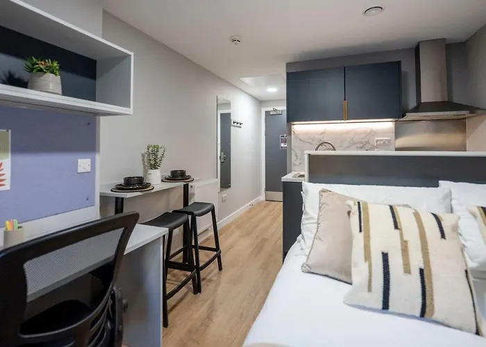 For Students Only Clyde Court * Glasgow