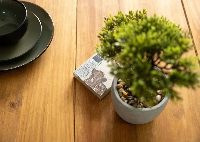 Spacious 3 Bed In With Free Parking * Glasgow