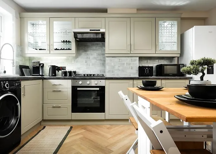 Spacious 3 Bed In With Free Parking * Glasgow