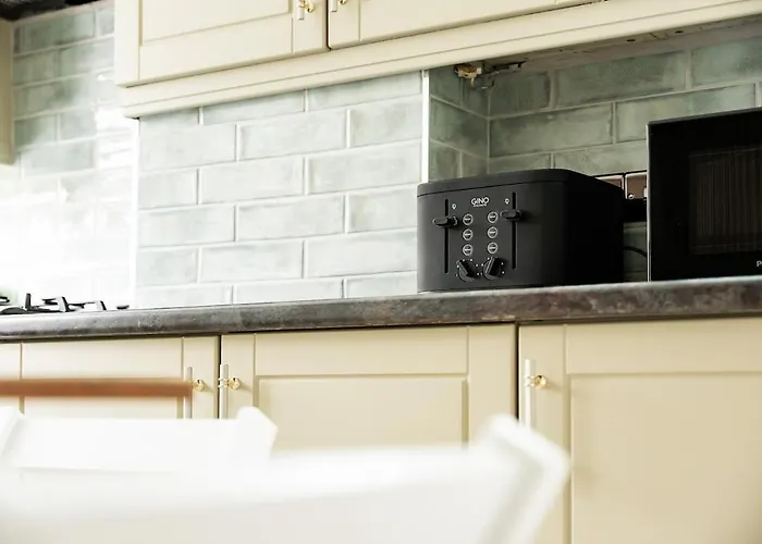 Spacious 3 Bed In With Free Parking Casa vacanze *