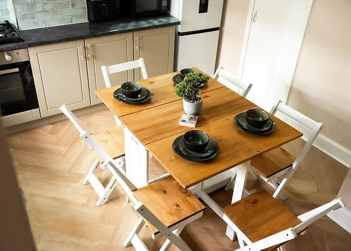 Spacious 3 Bed In With Free Parking