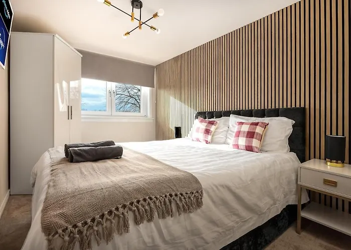 Spacious 3 Bed In With Free Parking *