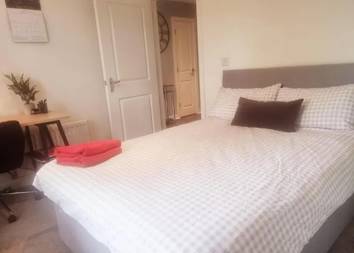 Modern Two Bed With Free Parking