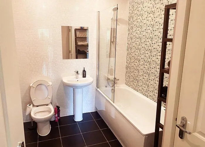 Modern Two Bed With Free Parking 格拉斯哥