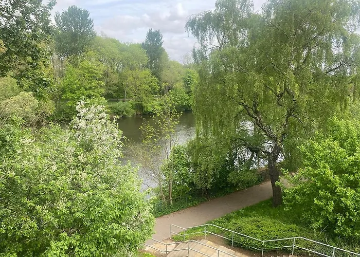 Modern Two Bed With Free Parking Appartement