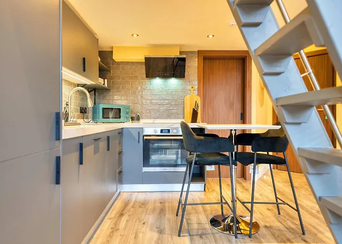 Union Court Mezzanine - B9 - Building Has No Lift And Stairs To Appartement