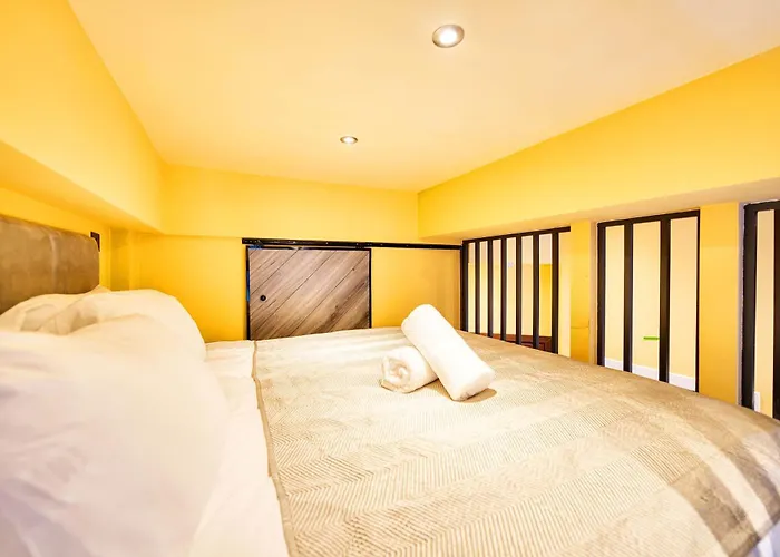 Union Court Mezzanine - B9 - Building Has No Lift And Stairs To Appartement *