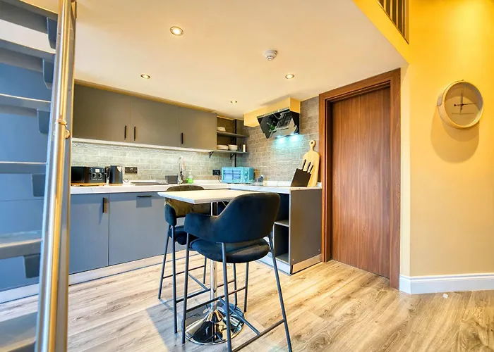 Union Court Mezzanine - B9 - Building Has No Lift And Stairs To