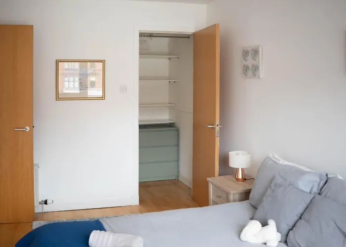 Perfect Location In Heart Of West End - Pass The Keys Appartamento