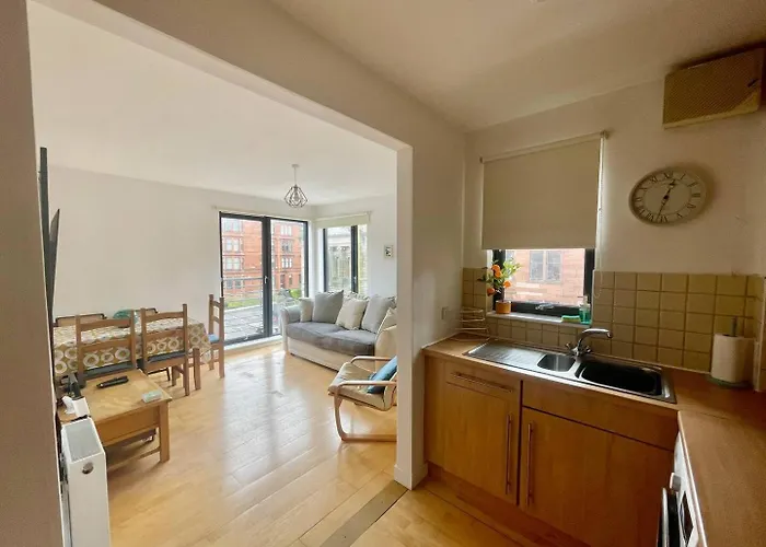 Appartement Perfect Location In Heart Of West End - Pass The Keys