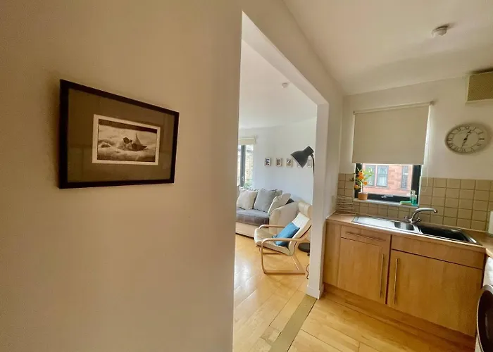 Perfect Location In Heart Of West End - Pass The Keys