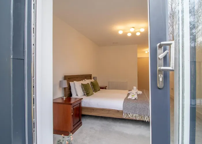 Fabulous Festival Park Private Parking Garden - Pass The Keys Holiday home