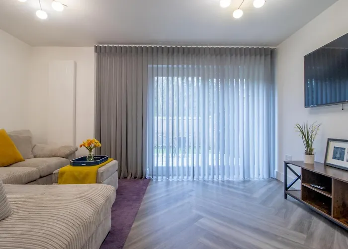 Holiday home Fabulous Festival Park Private Parking Garden - Pass The Keys Glasgow