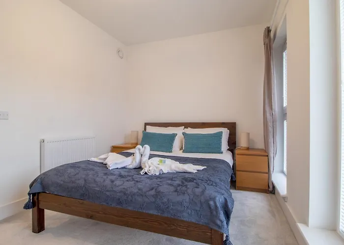 Fabulous Festival Park Private Parking Garden - Pass The Keys Holiday home