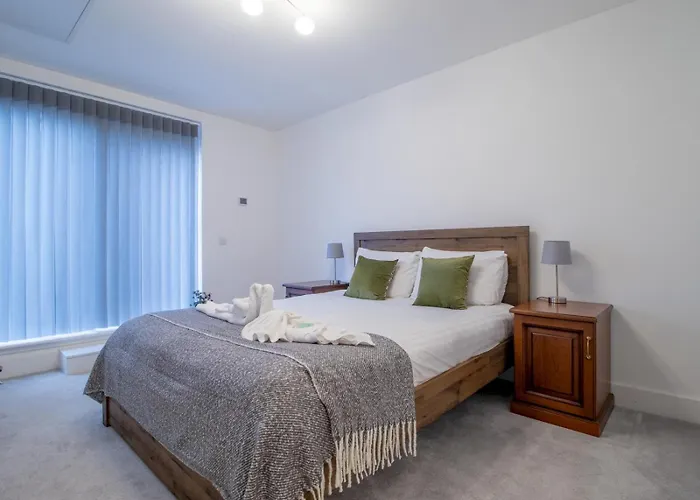 Fabulous Festival Park Private Parking Garden - Pass The Keys Holiday home *