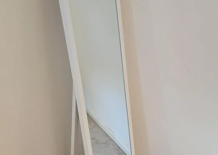 Дом отдыха - Beautiful Two Bedroom House In & Free Parking