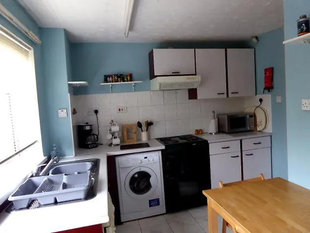 Spacious 3 Bed House Near Sec * Glasgow
