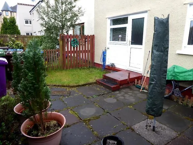 Spacious 3 Bed House Near Sec * Glasgow