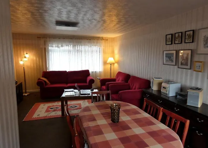 Spacious 3 Bed House Near Sec Сasa de vacaciones