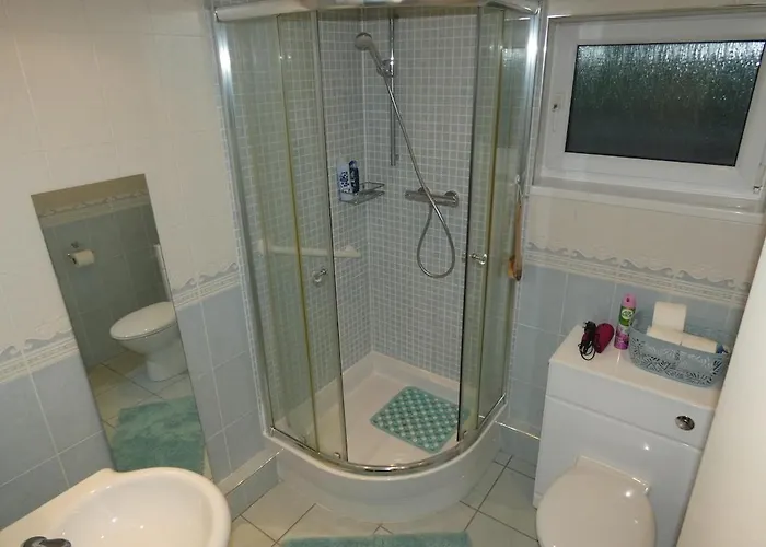 Spacious 3 Bed House Near Sec *