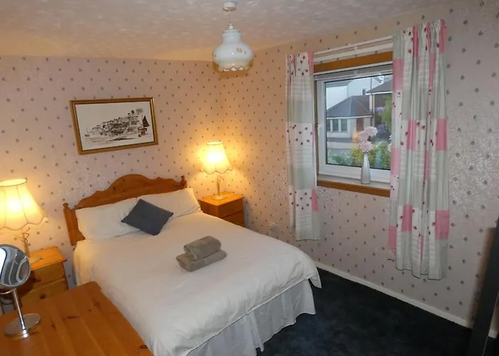 Spacious 3 Bed House Near Sec Hébergement de vacances *