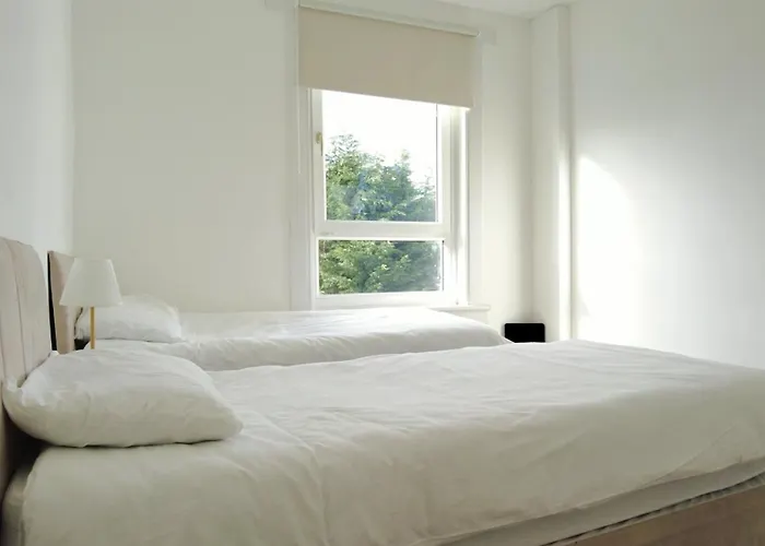 - Beautiful Two Bedroom House In & Free Parking בית נופש גלאזגו