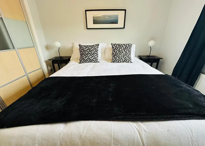 Lejlighed Modern Economy With King Bed *